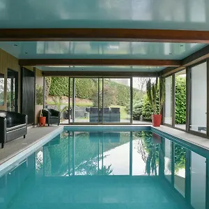 superbe-villa-vue-top-et-piscine-interieure.hotels-rhonealpes.com/